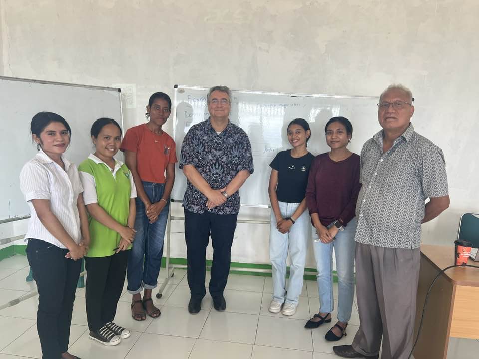 Great to receive a visit by Professor Henry Sandee who has retired from Free University Amsterdam, Netherlands.